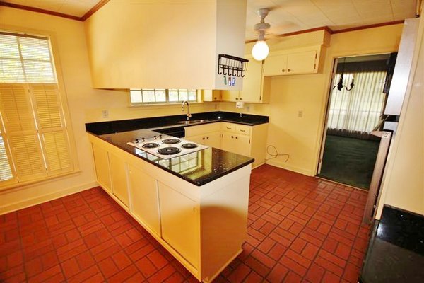 dated-baton-rouge-kitchen (1)